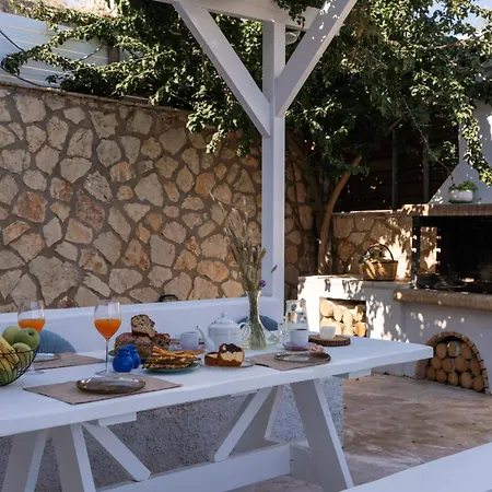 Villa Manoir Dennise Agrilia